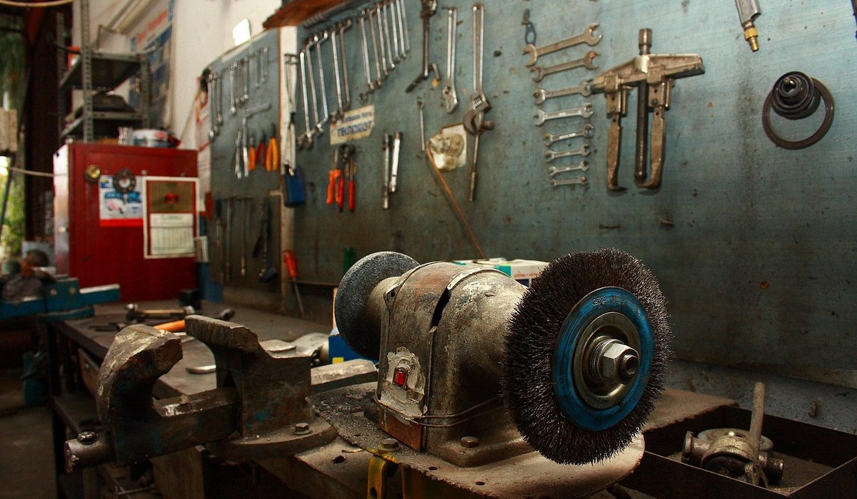 How to Bid Wisely at a Classic Car Auction